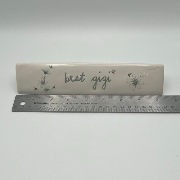 NWOT Rae Dunn BEST GIGI 8 in Ceramic Triangle Desk Sign - Picture 5 of 6
